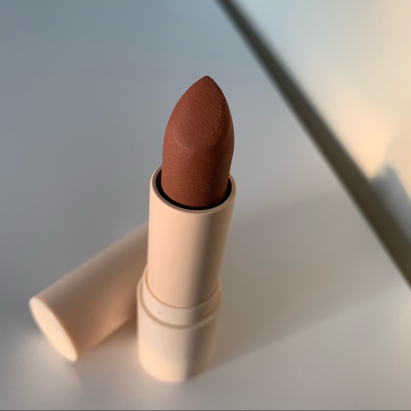 [SOLD ON DEPOP] Sunniesface Fluffmatte Lipstick in “Casual” - Picture 2 of 4